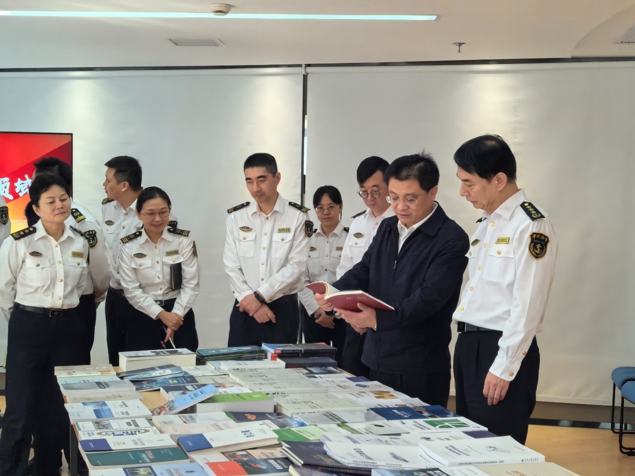 舒馳帶隊到上海海事局等單位交流工作。.jpg 舒馳帶隊到上海海事局等單位交流工作。.jpg